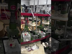 Nella produzione di calzature per uso informale e sportive, le attrezzature di produzione intelligenti vengono utilizzate per produrre calzature